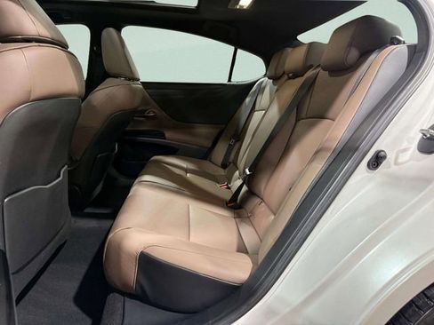 Used 2025 Lexus ES 350 w/ Premium Package image 29