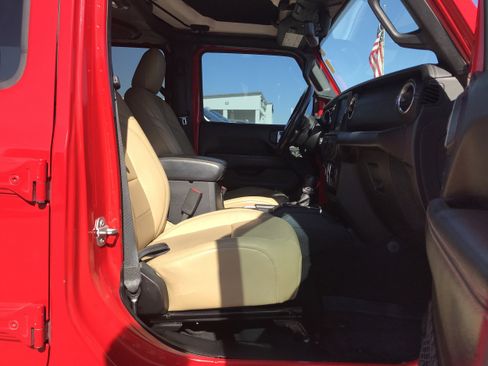 Used 2018 Jeep Wrangler Unlimited Sahara image 19