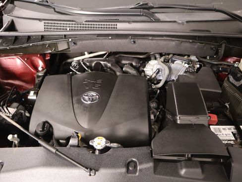 Used 2018 Toyota Highlander XLE image 20