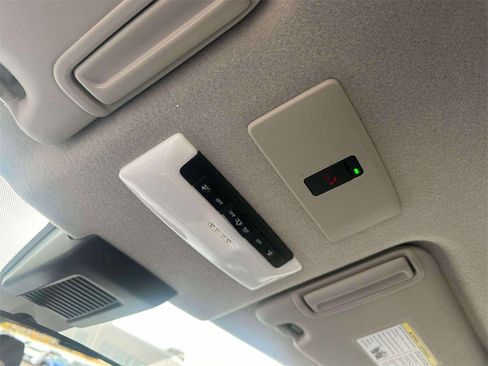 Certified 2024 Nissan Kicks SR image 30