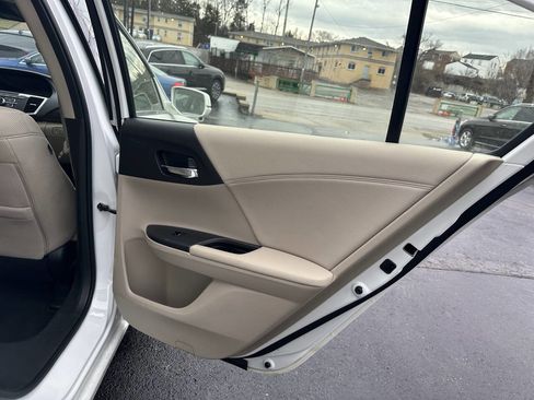 Used 2017 Honda Accord Hybrid Sedan image 12