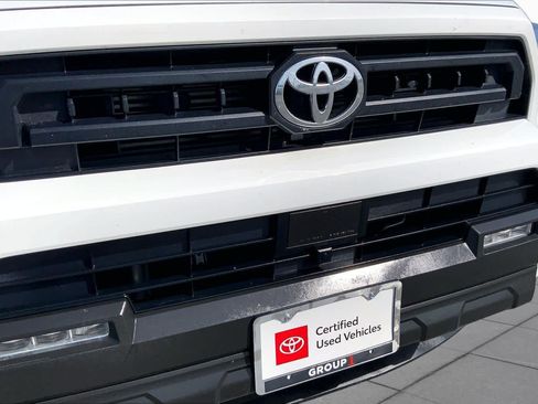 Used 2025 Toyota 4Runner SR5 AWD/4WD image 29