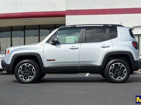 Used 2017 Jeep Renegade Trailhawk w/ Premium Trailhawk Package AWD/4WD image 7