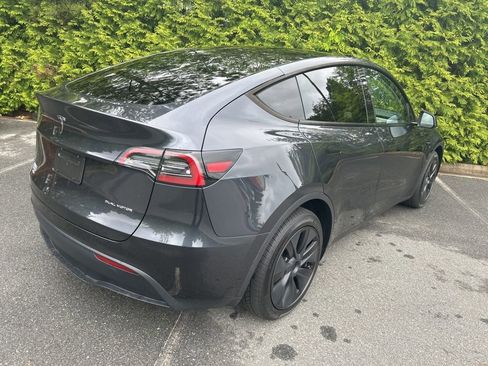Used 2024 Tesla Model Y Long Range AWD/4WD image 25