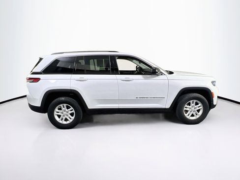 Used 2023 Jeep Grand Cherokee Laredo AWD/4WD image 4