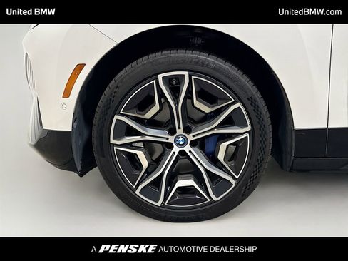 Used 2024 BMW iX xDrive50 w/ Premium Package AWD/4WD image 2
