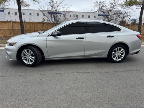 Used 2018 Chevrolet Malibu LT FWD image 4