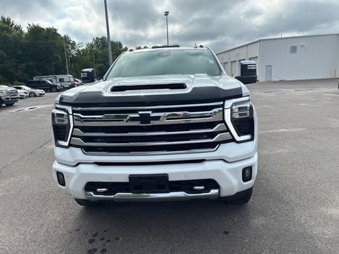 Used 2024 Chevrolet Silverado 3500 High Country w/ High Country Premium Package AWD/4WD image 4