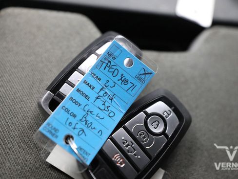 Used 2023 Ford F350 XLT w/ XLT Premium Package AWD/4WD image 13