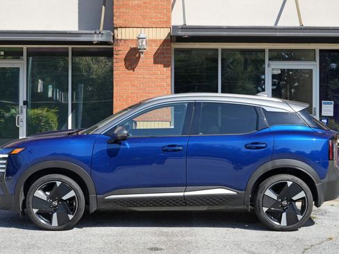 Used 2025 Nissan Kicks SR FWD image 42