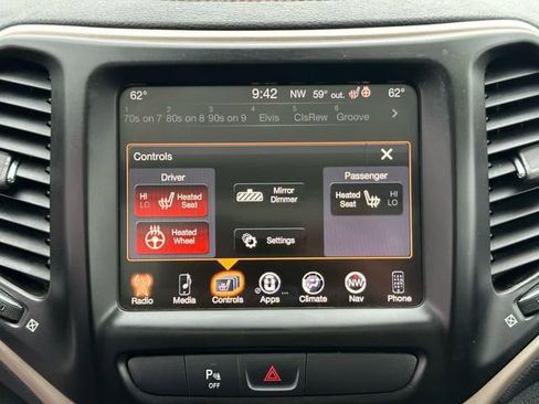 Used 2016 Jeep Cherokee Latitude w/ Comfort/Convenience Group image 16