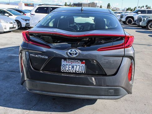 Used 2018 Toyota Prius Prime Premium image 8