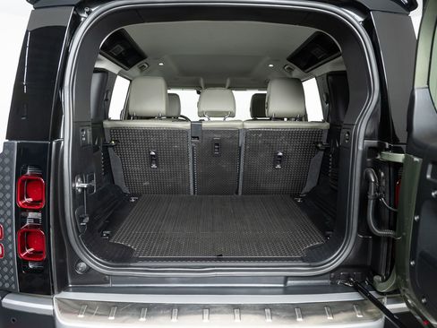 Used 2020 Land Rover Defender 110 S image 19