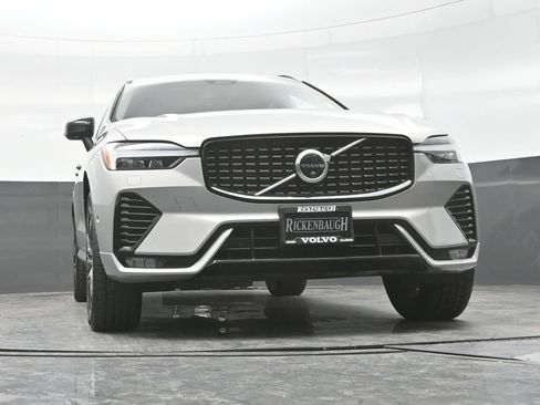 Used 2025 Volvo XC60 B5 Plus AWD/4WD image 23
