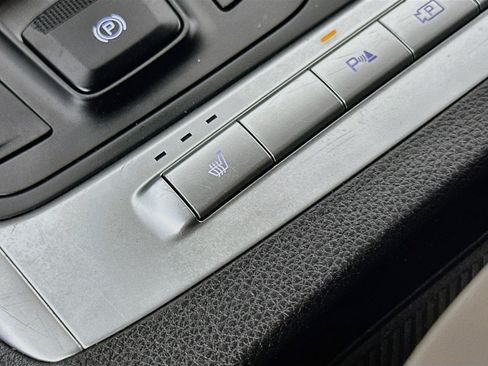 Used 2025 Kia Carnival FWD image 26