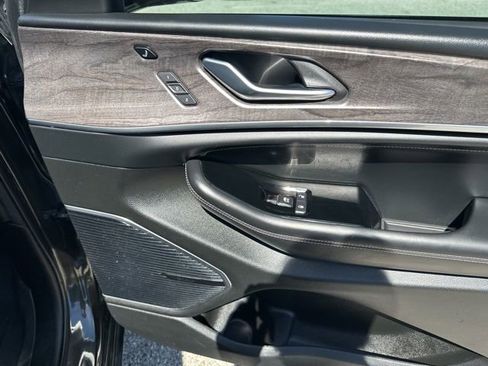 Used 2022 Jeep Grand Cherokee L Overland w/ Advanced Protech Group III image 13