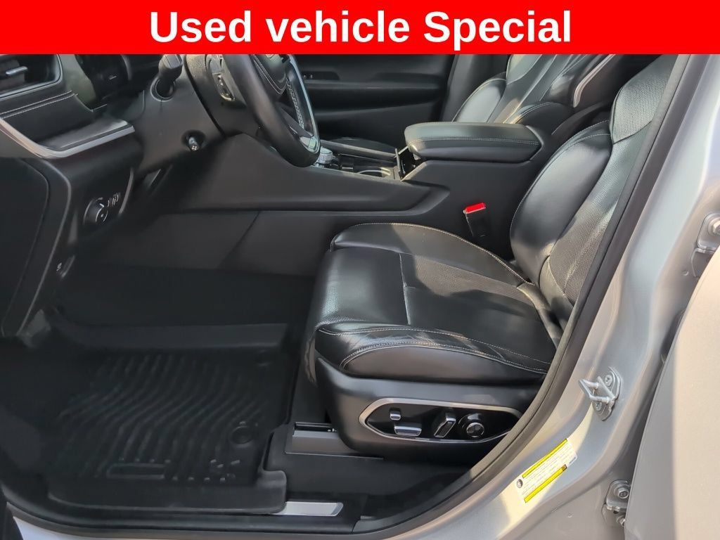 Used 2022 Jeep Grand Cherokee L Overland w/ Luxury Tech Group IV AWD/4WD image 19