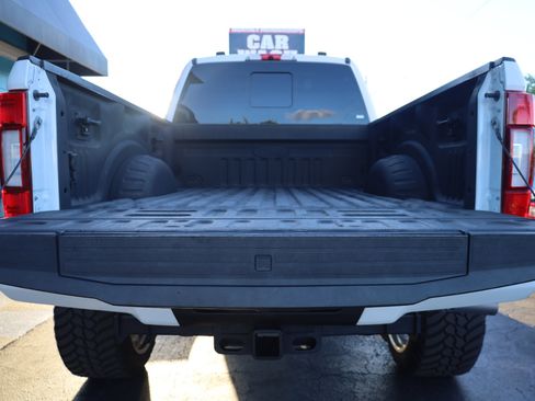 Used 2022 Ford F250 Lariat w/ Black Appearance Package image 18