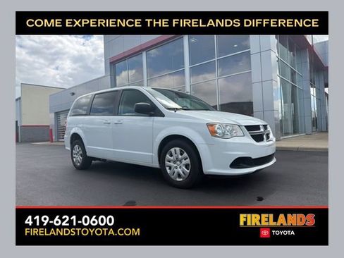 Used 2018 Dodge Grand Caravan SE w/ UConnect Hands-Free Group image 1