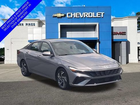 Used 2025 Hyundai Elantra SEL FWD image 1