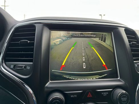 Used 2018 Jeep Grand Cherokee Limited w/ Luxury Group II image 19