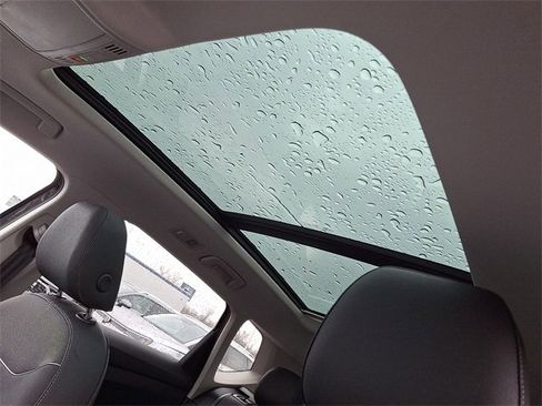 New 2026 Volkswagen Taos SE image 7