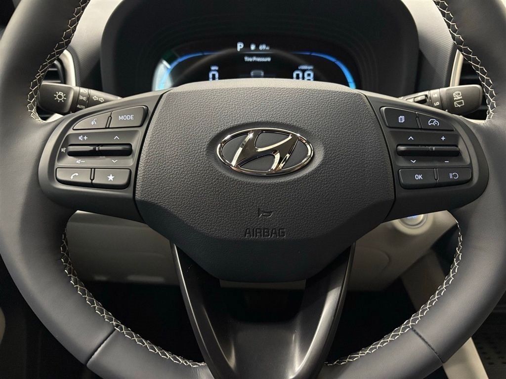 New 2026 Hyundai Venue SEL FWD image 23