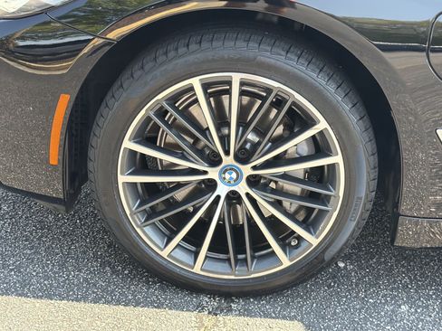 Certified 2023 BMW 530e xDrive w/ Premium Package AWD/4WD image 29