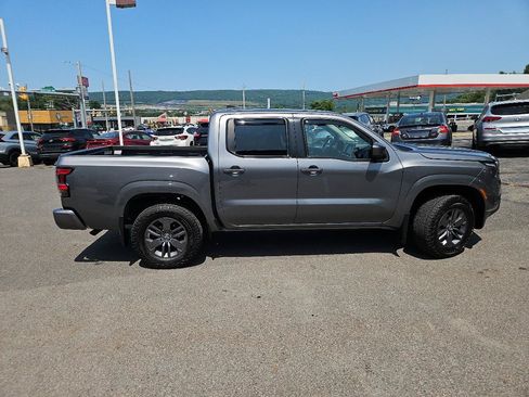 Used 2025 Nissan Frontier SV AWD/4WD image 2