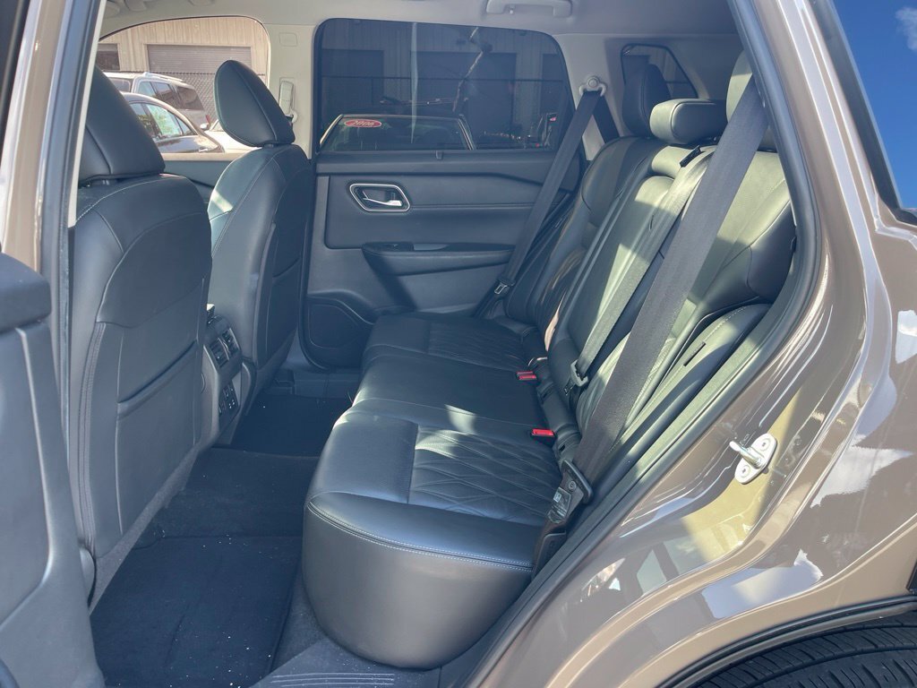 Used 2024 Nissan Rogue Platinum w/ Platinum Premium Package FWD image 10