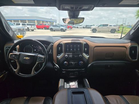 Used 2019 Chevrolet Silverado 1500 High Country w/ Technology Package AWD/4WD image 15
