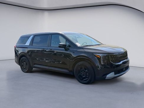 Used 2025 Kia Carnival image 7