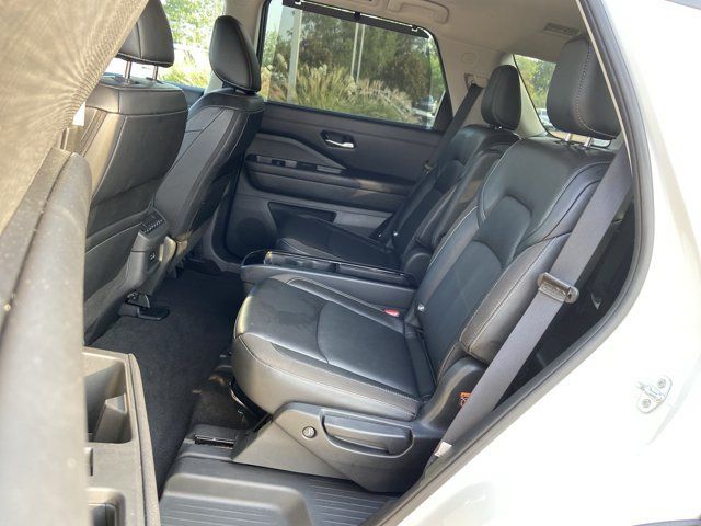 Used 2024 Nissan Pathfinder SL w/ SL Premium Package FWD image 16