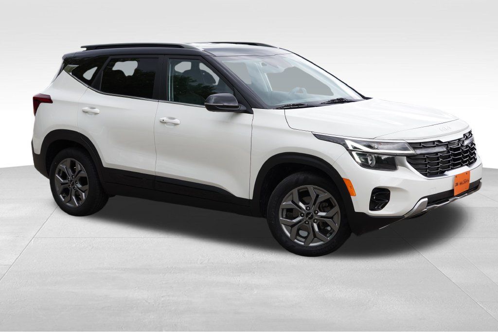 Certified 2024 Kia Seltos S FWD image 2