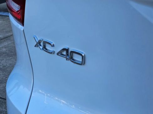 Used 2019 Volvo XC40 T5 R-Design AWD/4WD image 9