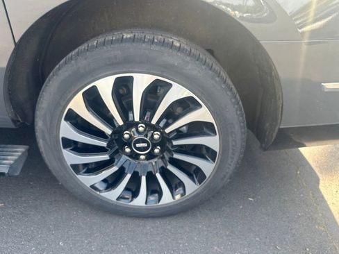 Used 2022 Lincoln Navigator L Black Label AWD/4WD image 17