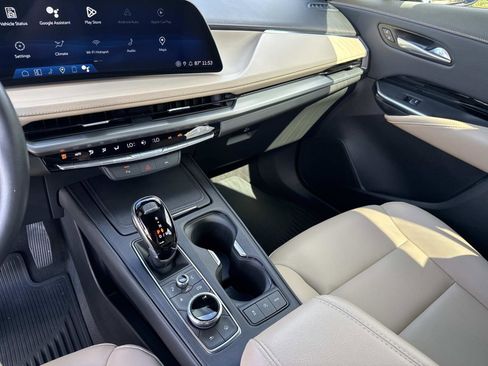 Used 2024 Cadillac XT4 Luxury image 23