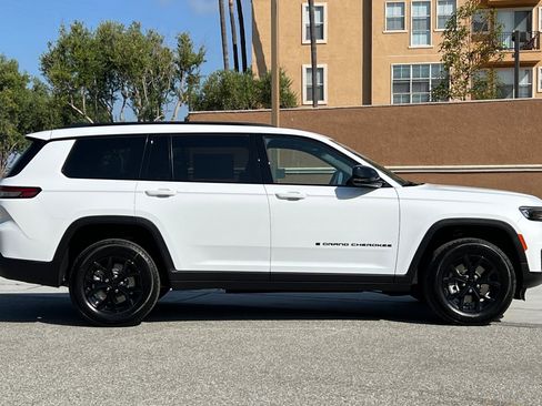 New 2025 Jeep Grand Cherokee L Altitude image 3