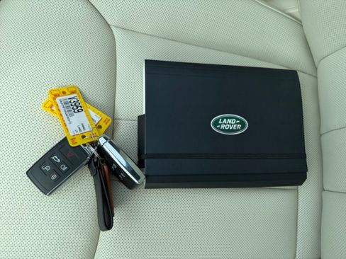 Certified 2025 Land Rover Range Rover SE AWD/4WD image 21