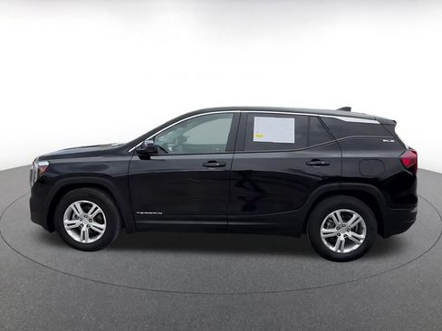 Used 2024 GMC Terrain SLE FWD image 9