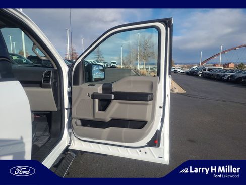 Used 2017 Ford F150 XLT w/ Equipment Group 302A Luxury image 16