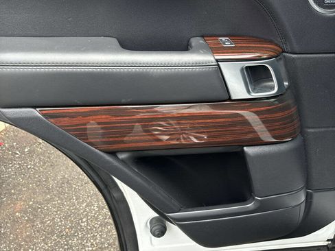 Used 2017 Land Rover Range Rover HSE image 33