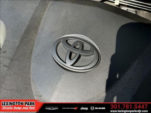Used 2019 Toyota RAV4 XLE AWD/4WD image 30
