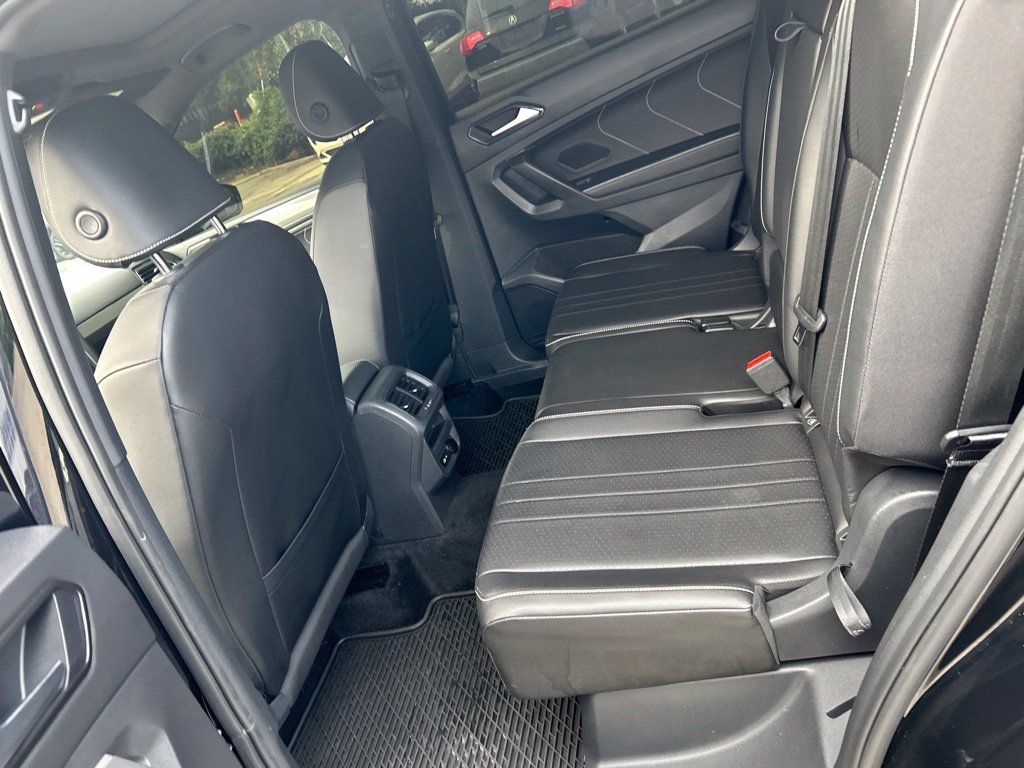 Used 2023 Volkswagen Tiguan SE R-Line FWD image 21