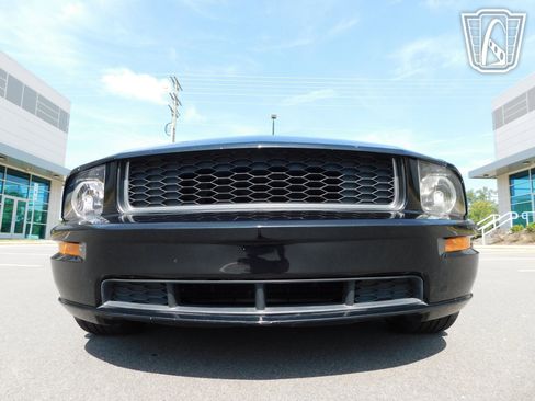 Used 2009 Ford Mustang GT Premium image 3