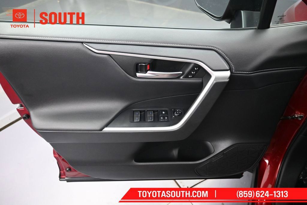 Used 2022 Toyota RAV4 Limited AWD/4WD image 24