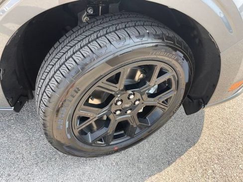 New 2026 Ford Maverick Lobo Premium AWD/4WD image 17