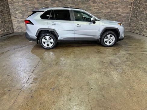 Used 2020 Toyota RAV4 XLE w/ XLE Grade Weather Package AWD/4WD image 4