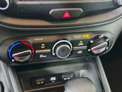 Used 2025 Kia Soul LX w/ LX Technology Package image 22