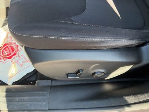 Used 2015 Jeep Cherokee Latitude w/ Comfort/Convenience Group image 18